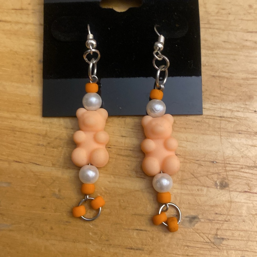 Peach Orange gummy bear Beaded Dangle Earrings NWOT About 2.5 in drop